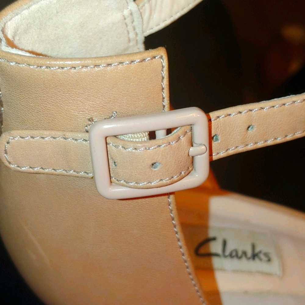 SALE! CLARKS 8.5 M COMFORT LEATHER WEDGE HEELS SANDALS - Picture 9 of 10